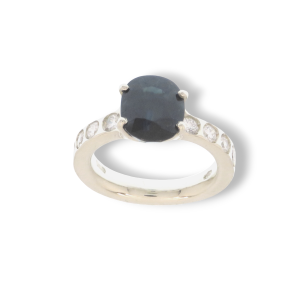 Anello in oro bianco 9k con zaffiro blu
