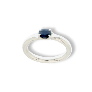 Anello in oro bianco 9k con zaffiro