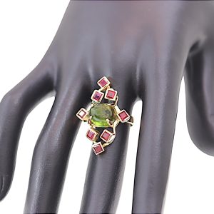 Anello in oro rosa con rubini rossi e peridoto verde - DotB Jewels